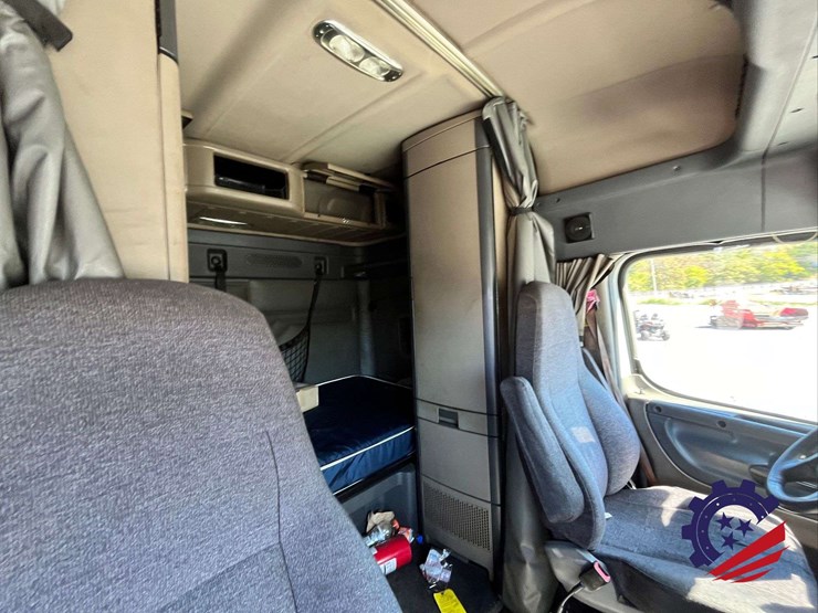 2018-freightliner-cascadia-t/a-truck-tractor-image-120