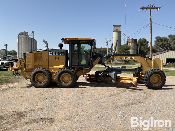 2013-deere-670g-image-4