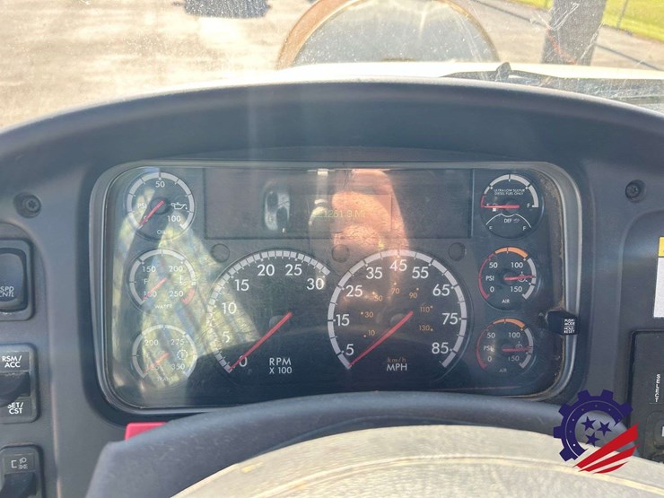 2019-freightliner-114sd-image-63