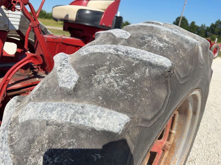 farmall-560-image-33