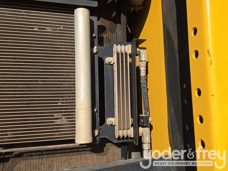 2015-komatsu-pc210-lc-11-image-35