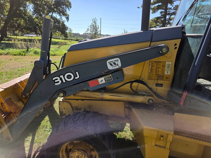 2010-deere-310j-image-25