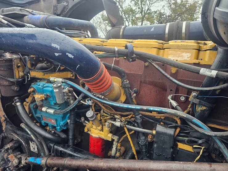 2001-peterbilt-379-image-29
