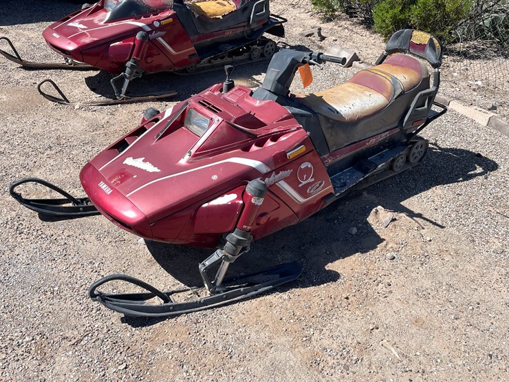 #2897-•-yamaha-venturo-snowmobile-image-1