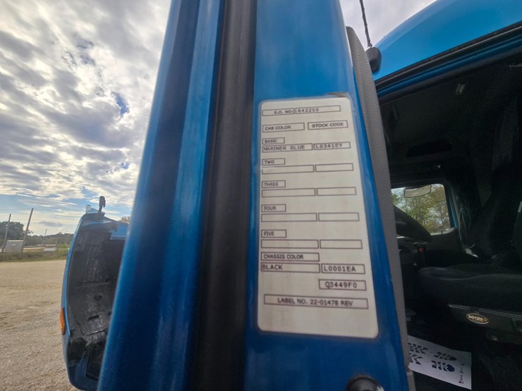 2020-peterbilt-579-image-42