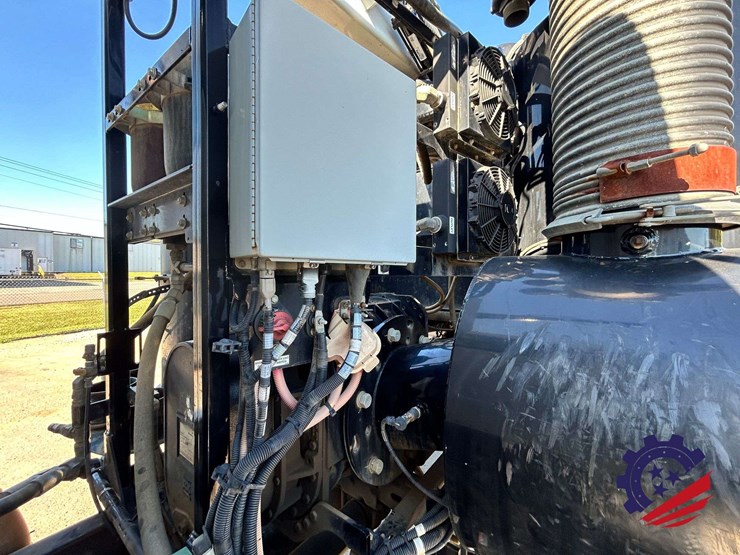 2019-freightliner-114sd-image-67