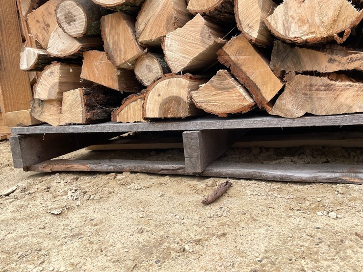 #3053-•-pallet-of-maple-firewood-image-11