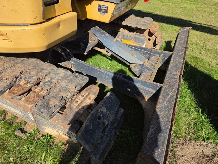 2017-deere-75g-image-44