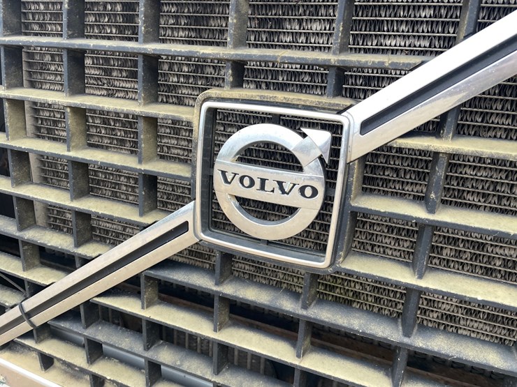 #101-•-2007-volvo-vnl-sleeper-semi-(has-wi-title)-image-7
