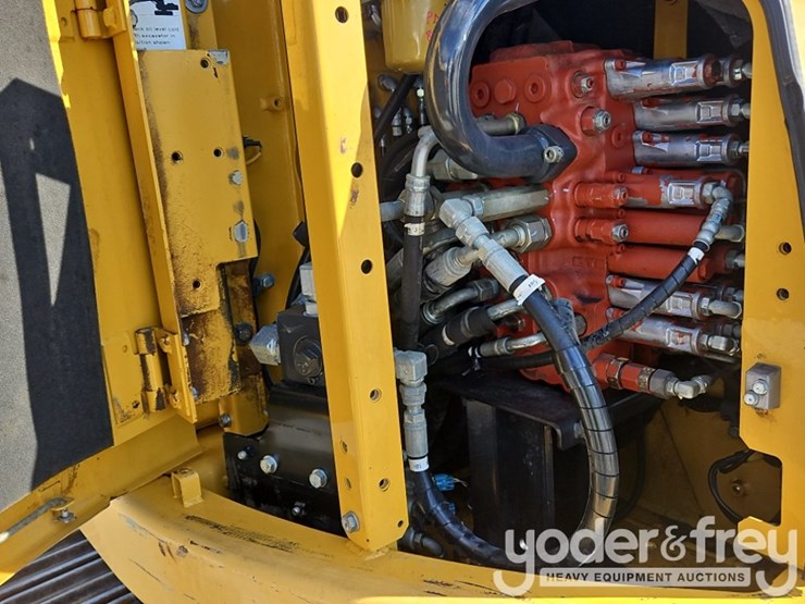 2017-deere-75g-image-19