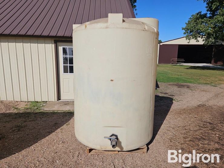 1000-gal-poly-liquid-fertilizer-tank-image-1