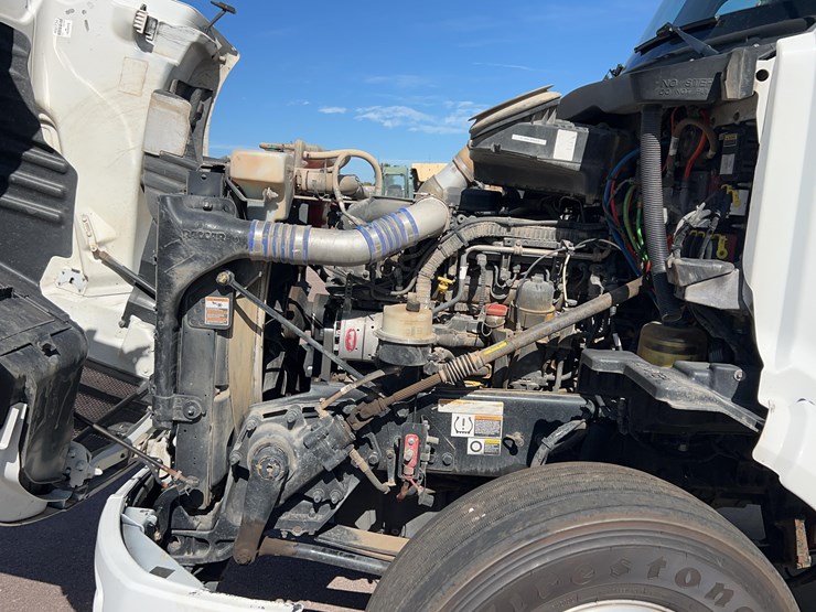2018-peterbilt-579-image-34