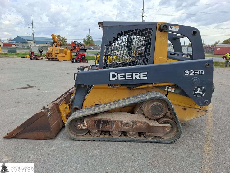 2012-deere-323d-image-8