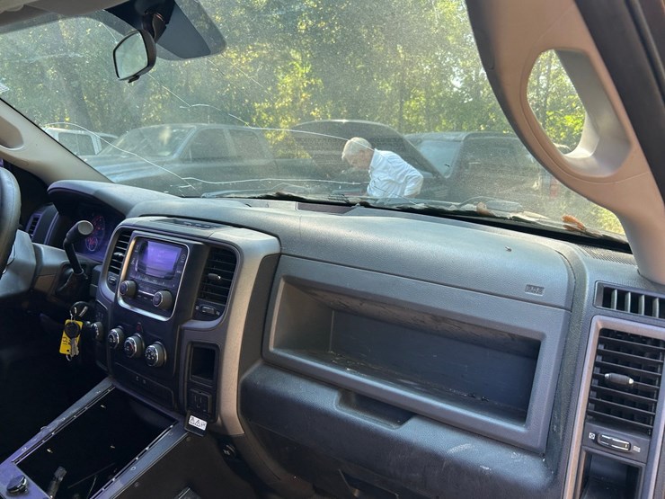 2015-dodge-1500-image-34