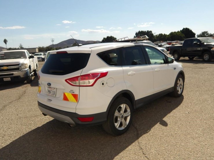 2015-ford-escape-se-image-3