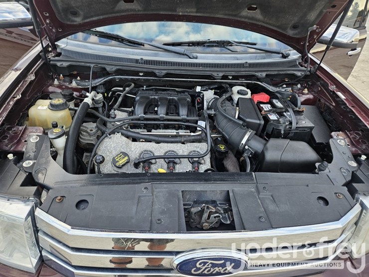 2010-ford-flex-image-43