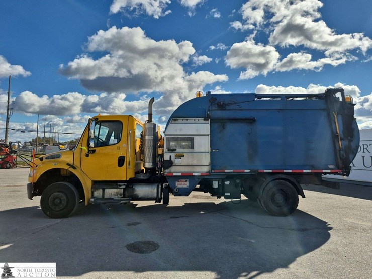 2018-freightliner-m2-106-image-8
