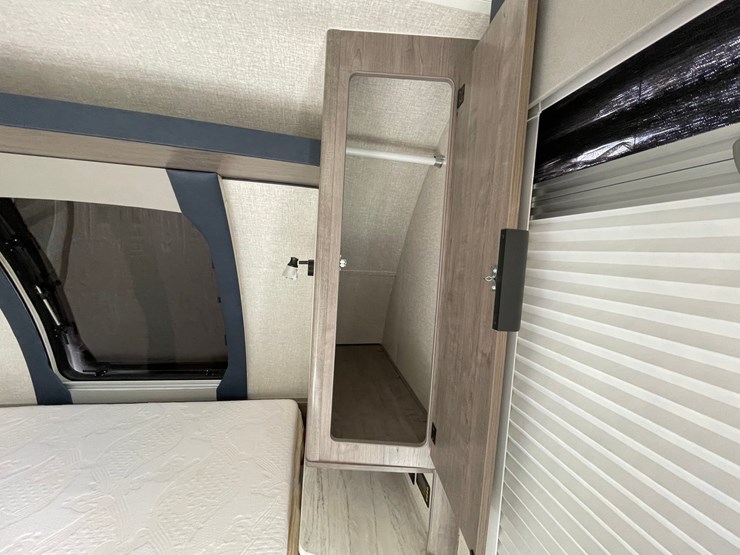 #2824-•-2022-lance-travel-trailer,-(has-new-mexico-title)-image-73