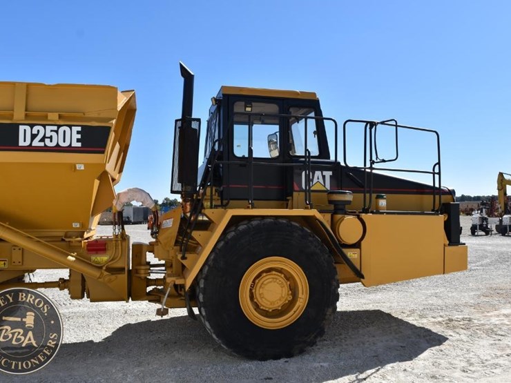 1997-caterpillar-d250e-ii-image-9