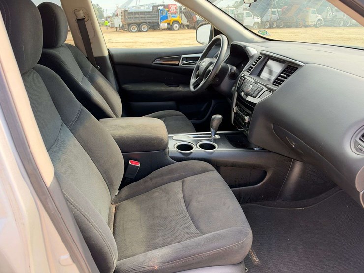 2015-nissan-pathfinder-image-18