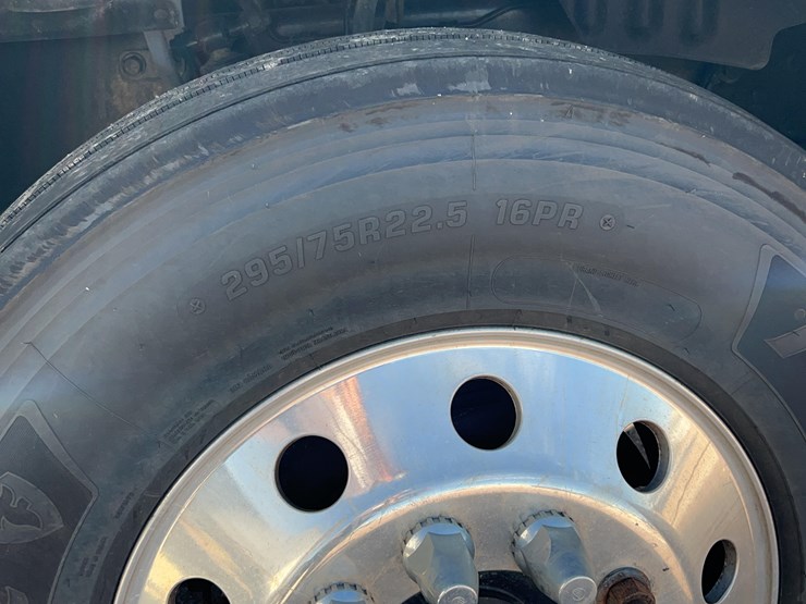 2018-peterbilt-579-image-54