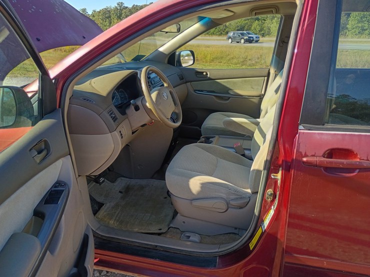 2006-toyota-sienna-image-23