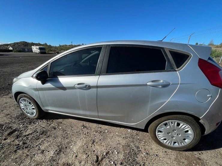 #2761-•-2016-ford-fiesta-passenger-car-(title-in-delay)-image-8