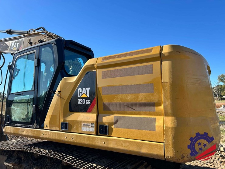 2018-caterpillar-320-image-22