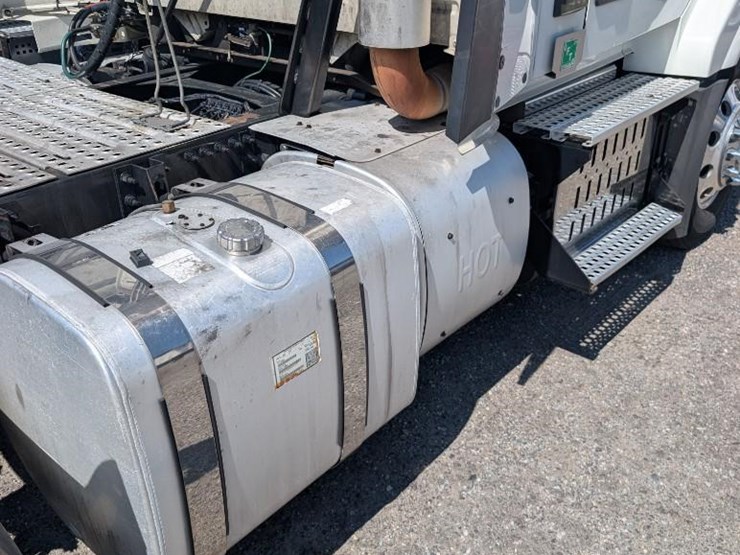 2017-volvo-vnl-t/a-day-cab,-volvo-engine-d13-425-h.p.,-odometer-reading-(miles)-823485,-volvo-i-image-7