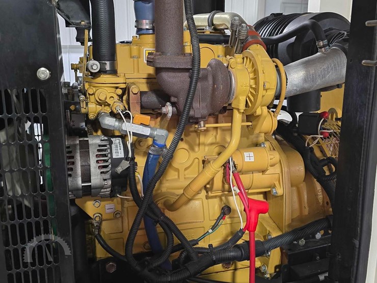 2015-caterpillar-xq30-image-18