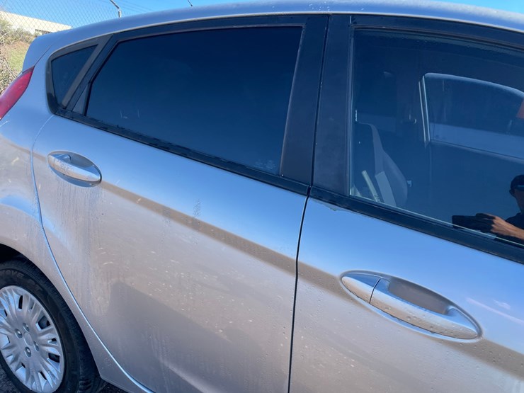 #2761-•-2016-ford-fiesta-passenger-car-(title-in-delay)-image-14
