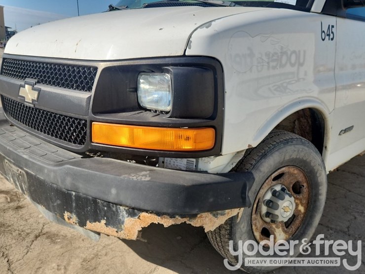 2005-chevrolet-3500-image-14
