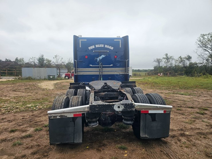 2001-peterbilt-379-image-14