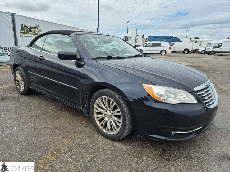 2012-chrysler-200-image-3