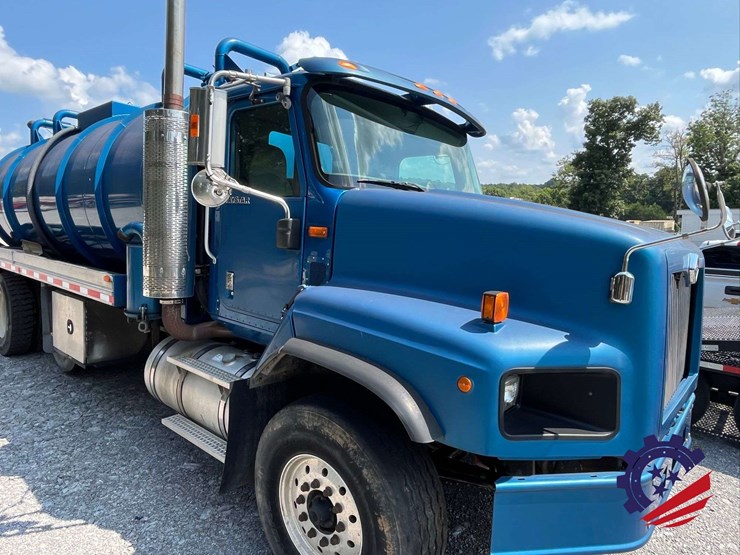 2011-international-paystar-tri-axle-hydrovac-truck-image-43