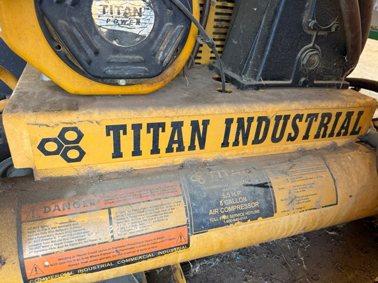 #46812-•-titan-industrial-8-gallon-air-compressor-inv#46812-image-5