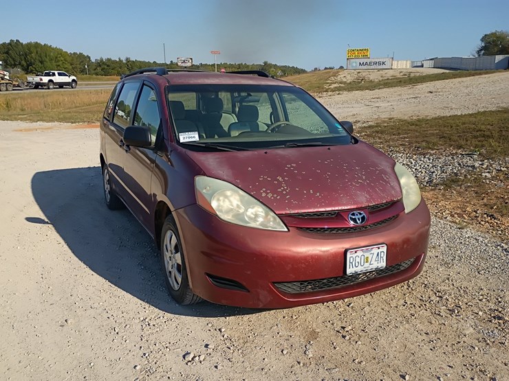 2006-toyota-sienna-image-11