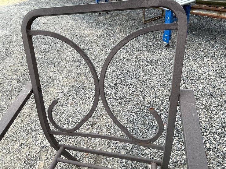 #3055-•-patio-table-and-chairs-image-28
