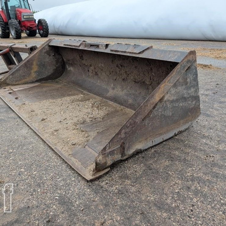 SKID STEER BUCKET