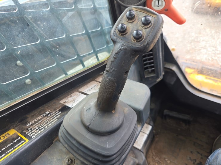 2020-deere-331g-image-39