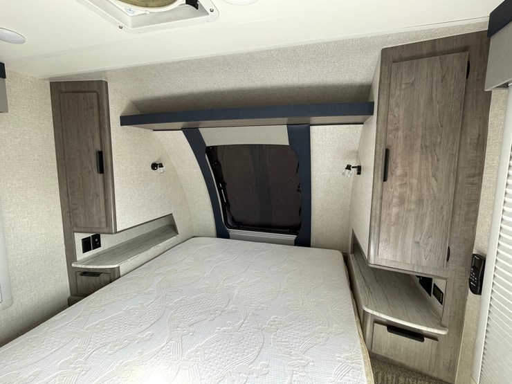 #2824-•-2022-lance-travel-trailer,-(has-new-mexico-title)-image-71