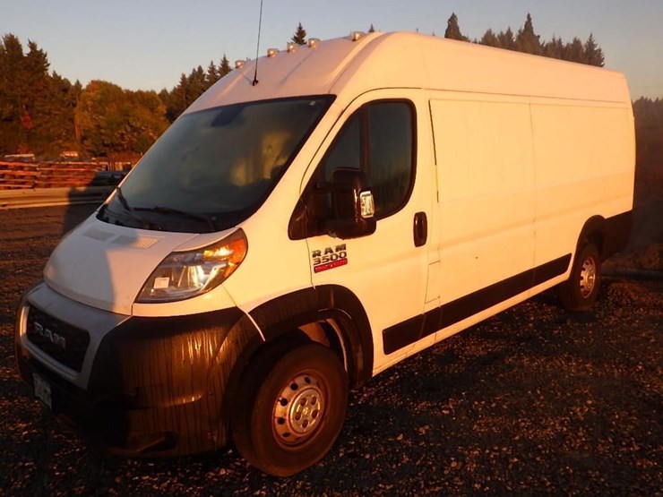 2021-dodge-3500-image-1