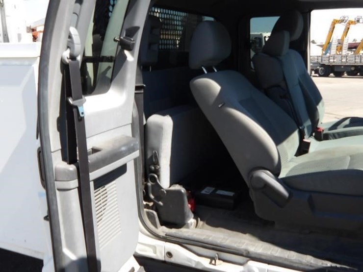 2011-ford-f550-image-19