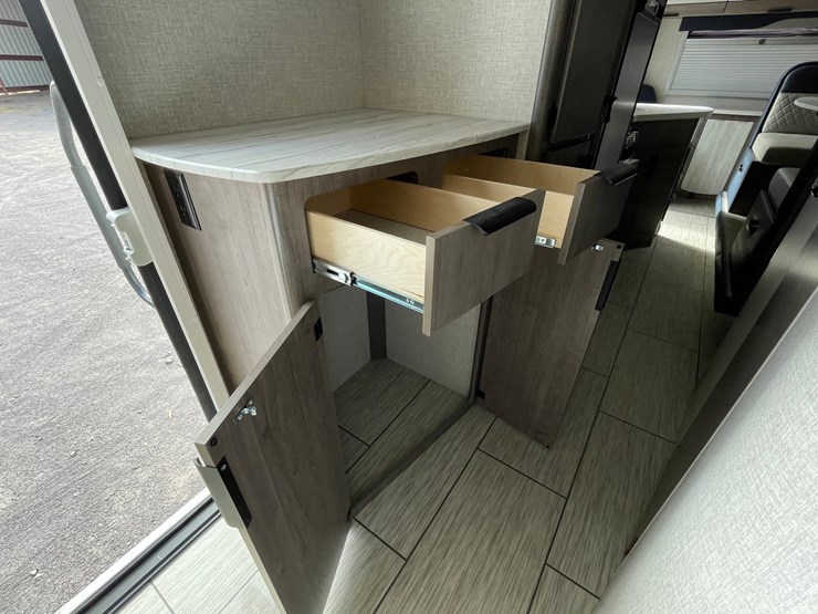 #2824-•-2022-lance-travel-trailer,-(has-new-mexico-title)-image-83