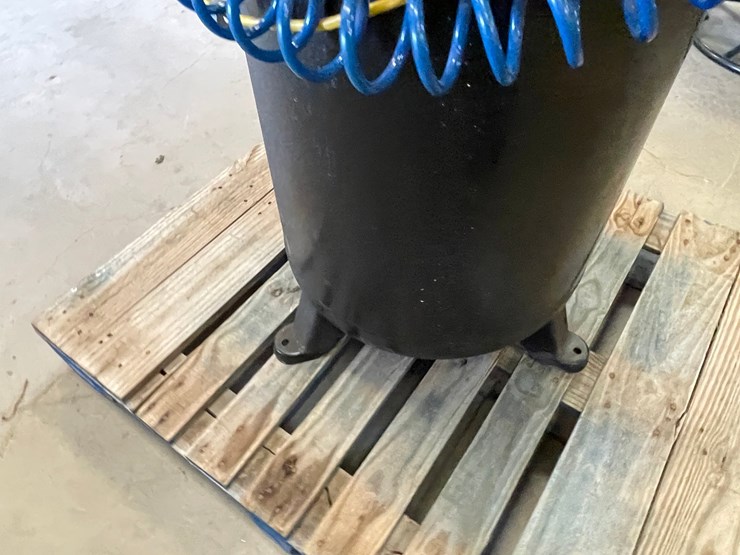 #4646-•-60-gallon-vertical-air-compressor-image-22