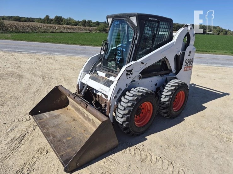 2010-bobcat-s205-image-1