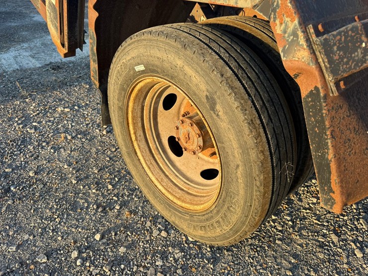 2003-freightliner-fld120-image-94