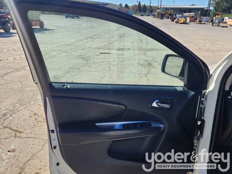 2012-dodge-journey-image-29