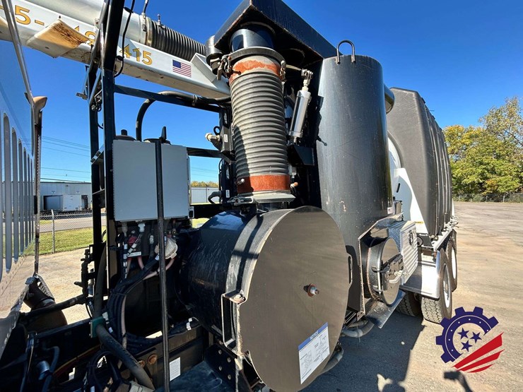 2019-freightliner-114sd-image-72