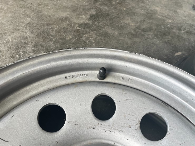#3033-•-(3)-metal-rims-image-4
